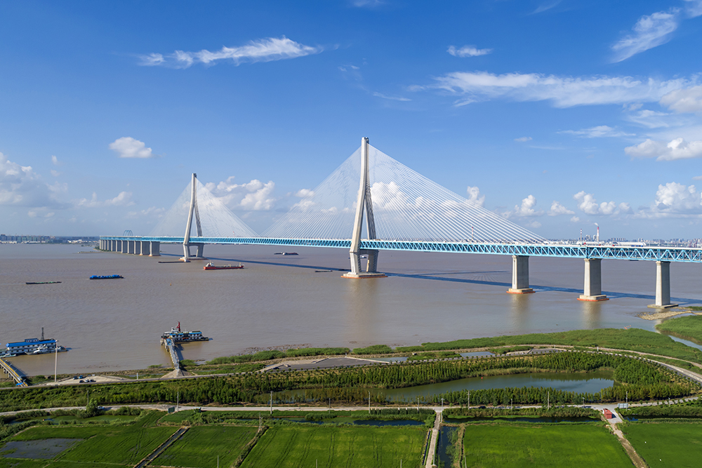 滬蘇通長(zhǎng)江大橋建成通車(chē)。.jpg